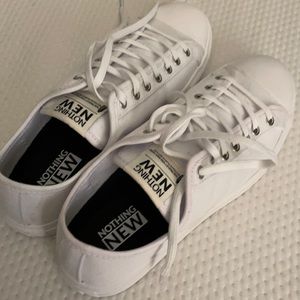 Adorable low top lace up sneakers